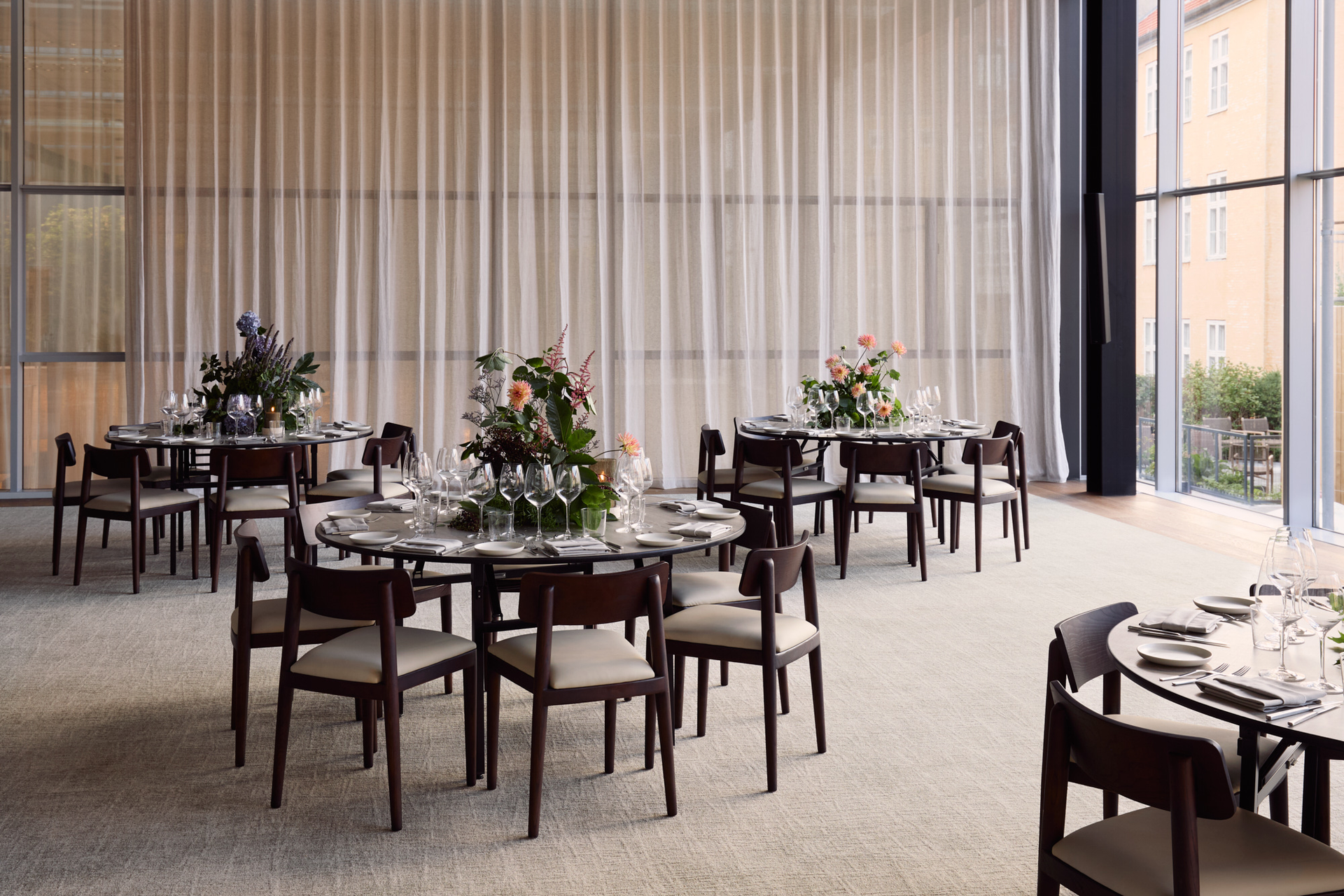 Runde borde til arrangementer på Northern Oak Venue