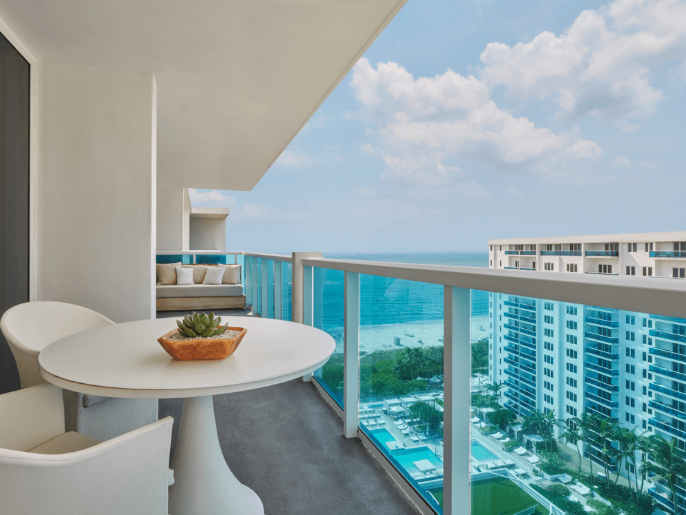 balcon avec vue sur l'océan