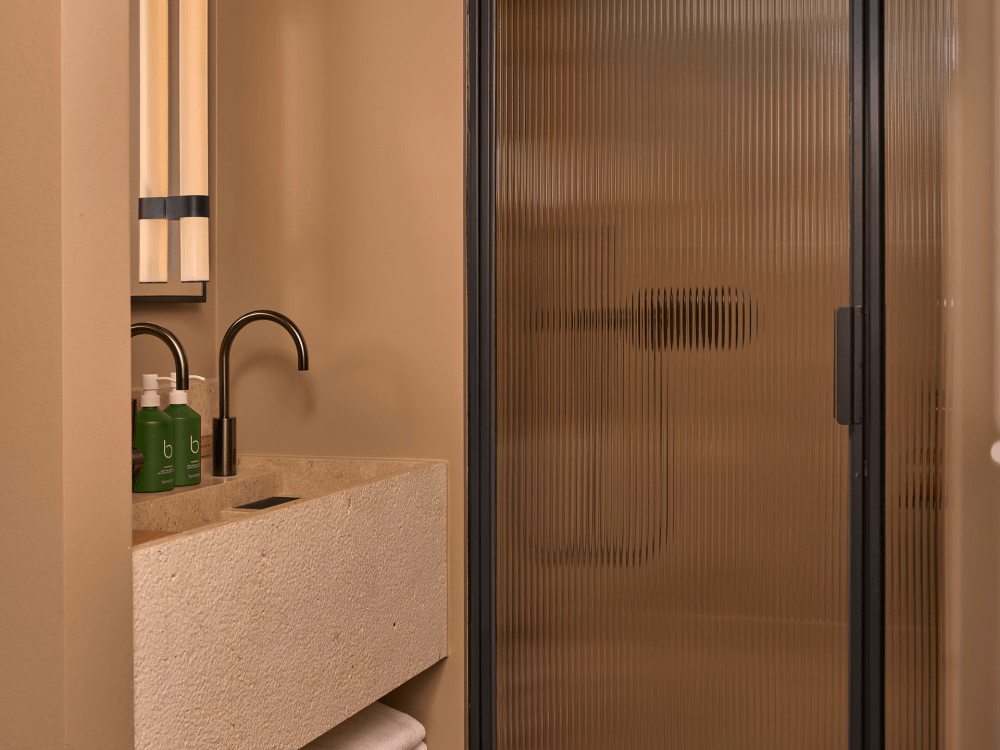 Salle de bains en alcôve