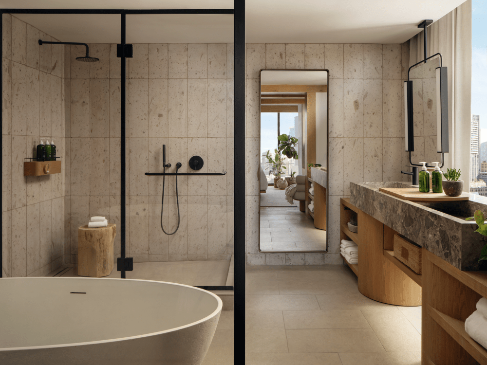 Cabina de duche com efeito cascata e banheira na casa de banho