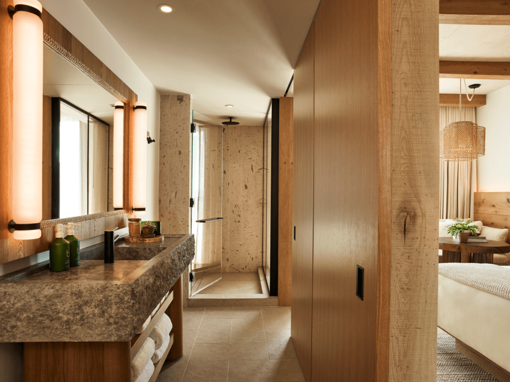 Bagno con balcone al Lake King