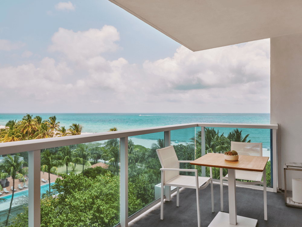 balcon avec vue sur l'océan