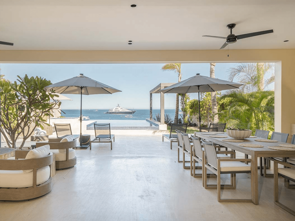 Et siddeområde, der strækker sig udenfor