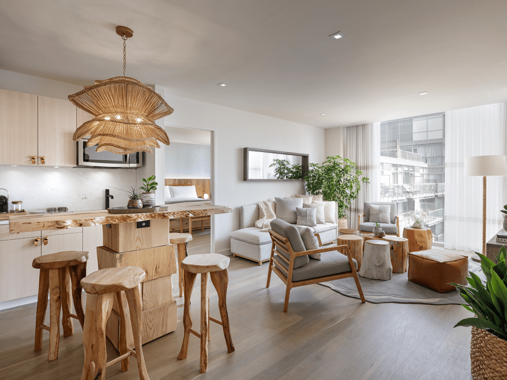 Suite d'1 Hotels avec kitchenette complète, salon et chambre.