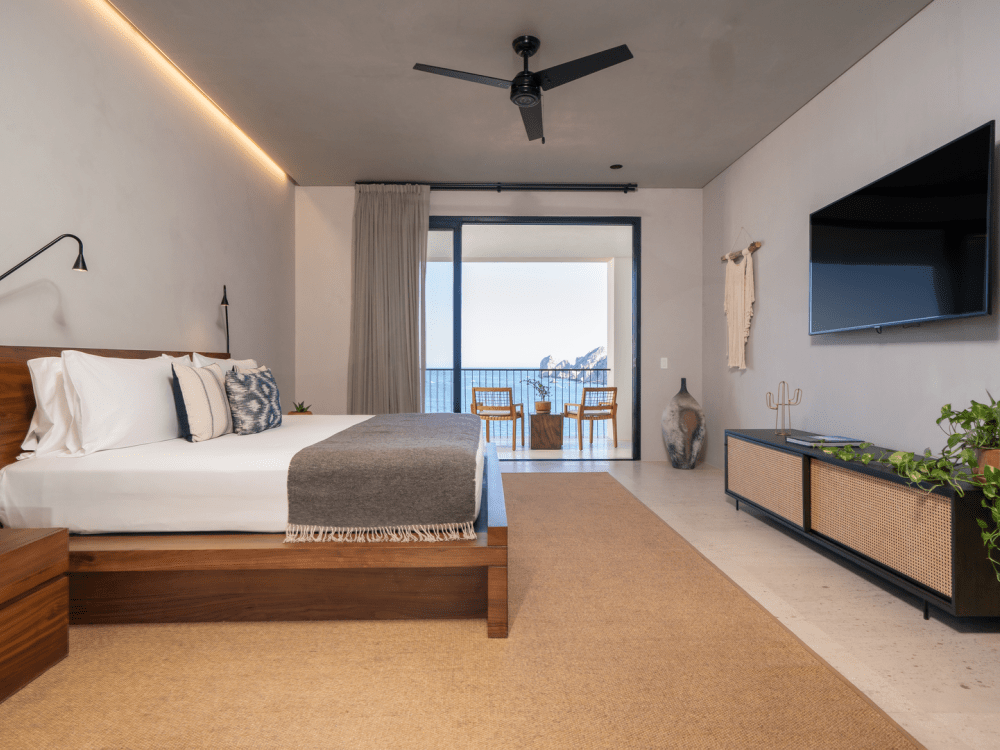 Letto realizzato su una struttura in legno rialzata