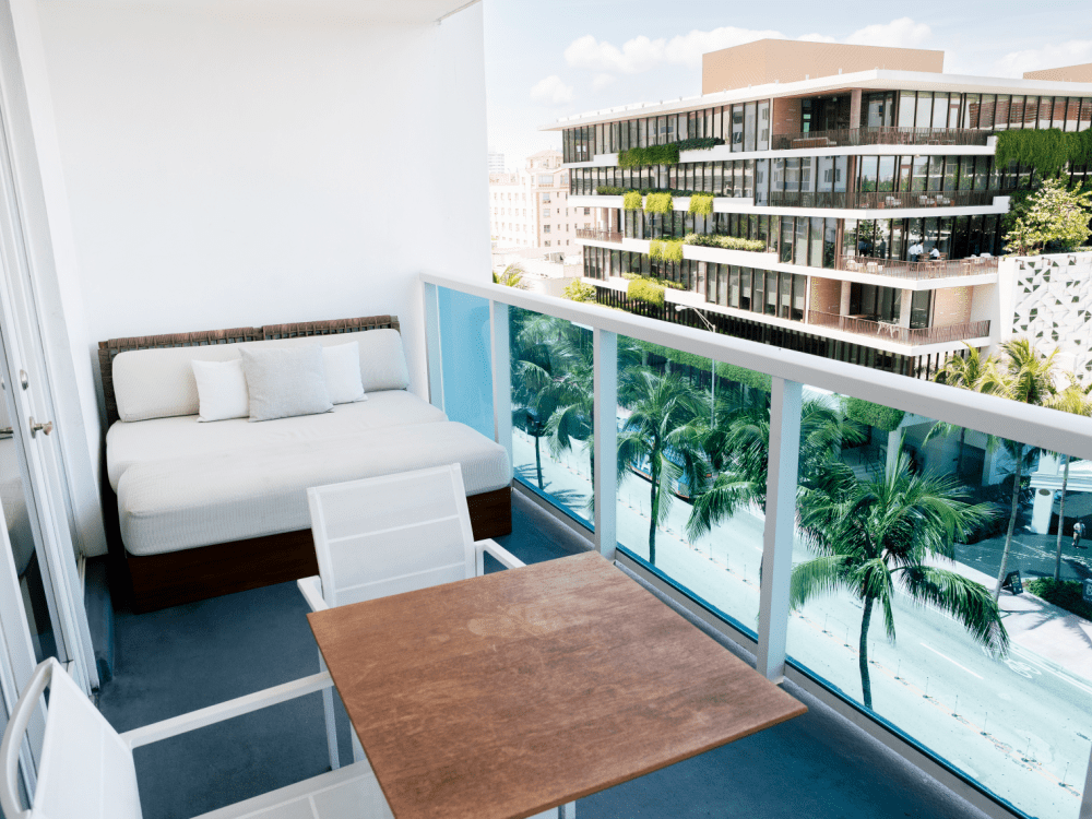 Balcon avec vue sur la ville