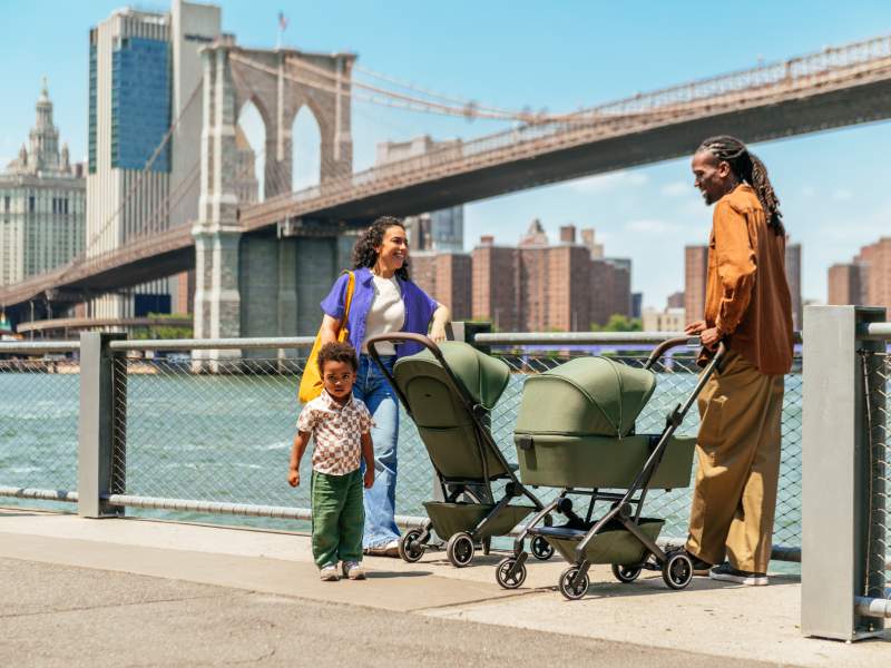 Joolz stroller in front of Brooklyn Bridge