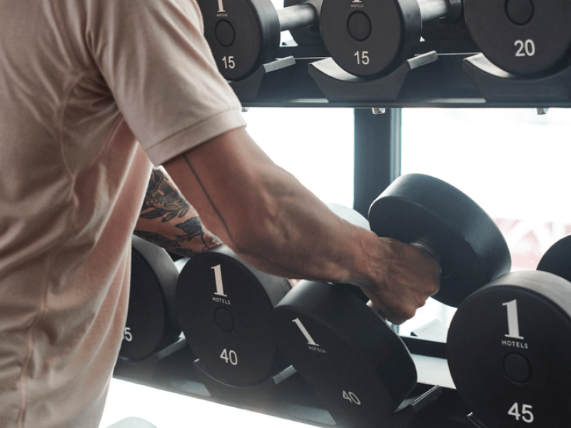 Man lifting weights 