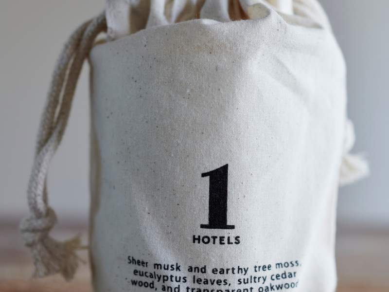 Drawstring bag with 1 Hotels logo