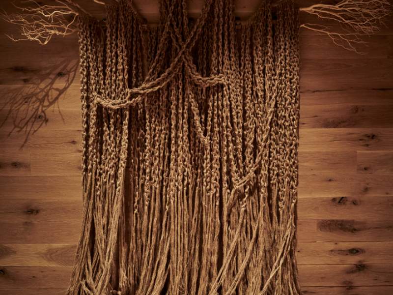 太いロープを使った彫刻