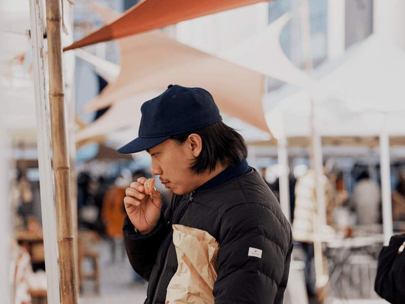 chef en el mercado de agricultores