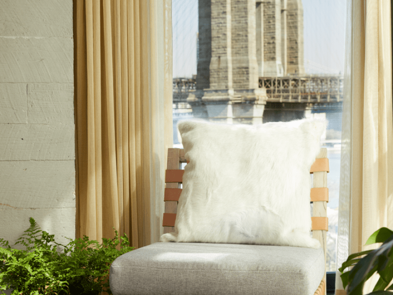 Seating area with a view of Brooklyn Bridge 