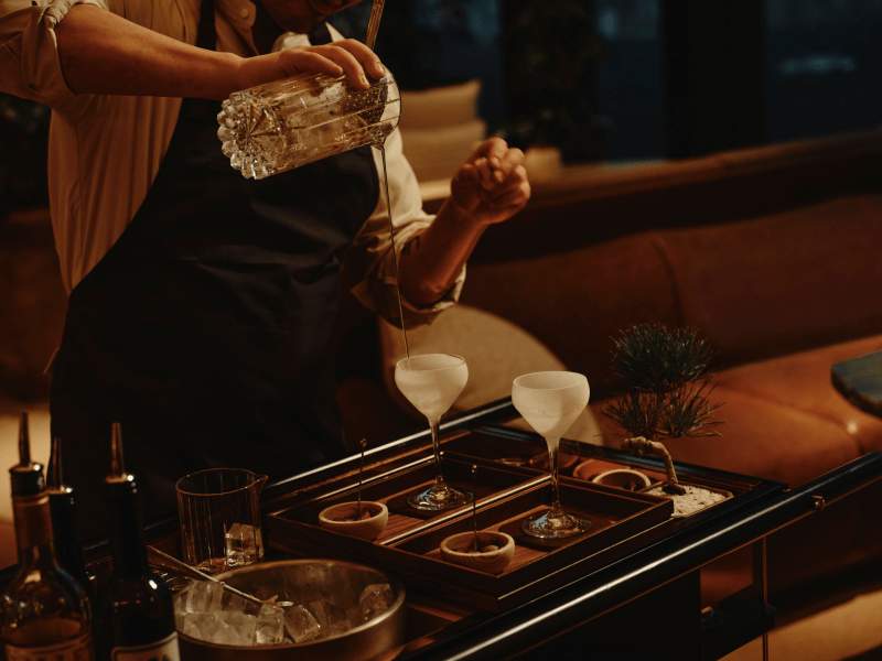 carro de gin à mesa no Spotted Stone