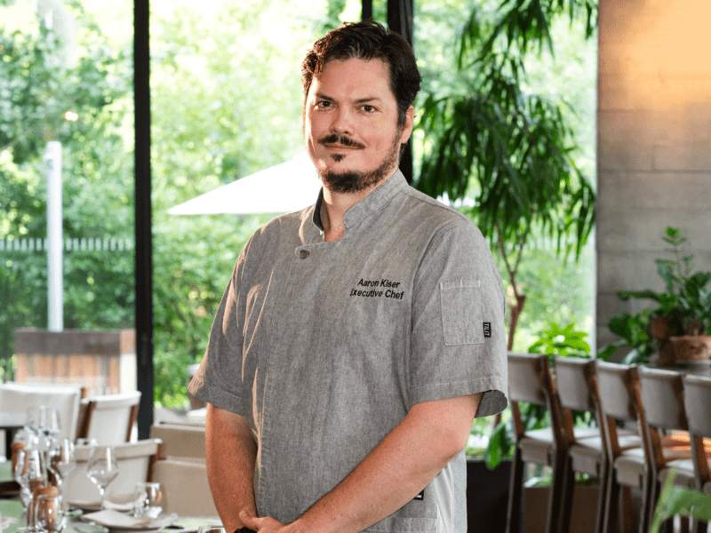 chefe executivo Aaron Kiser
