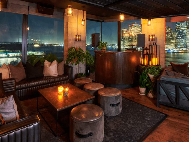 Harriet's Lounge