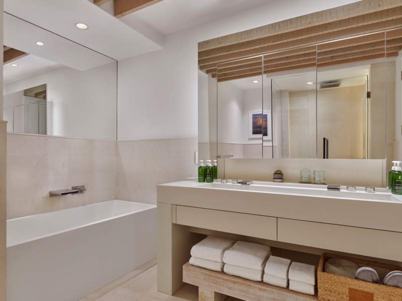 Ocean View 3 Bedroom Penthouse Balcony-Bathroom