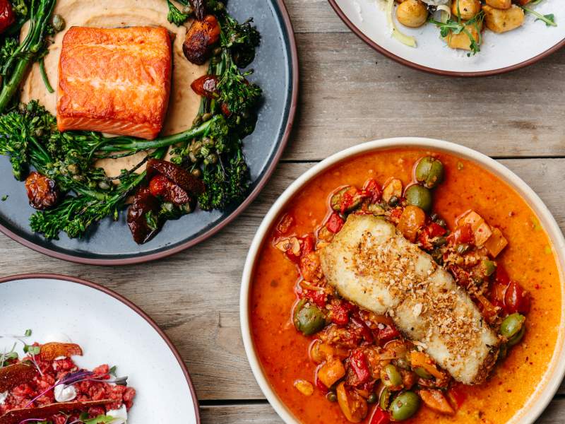 Diverses nourritures avec des poissons