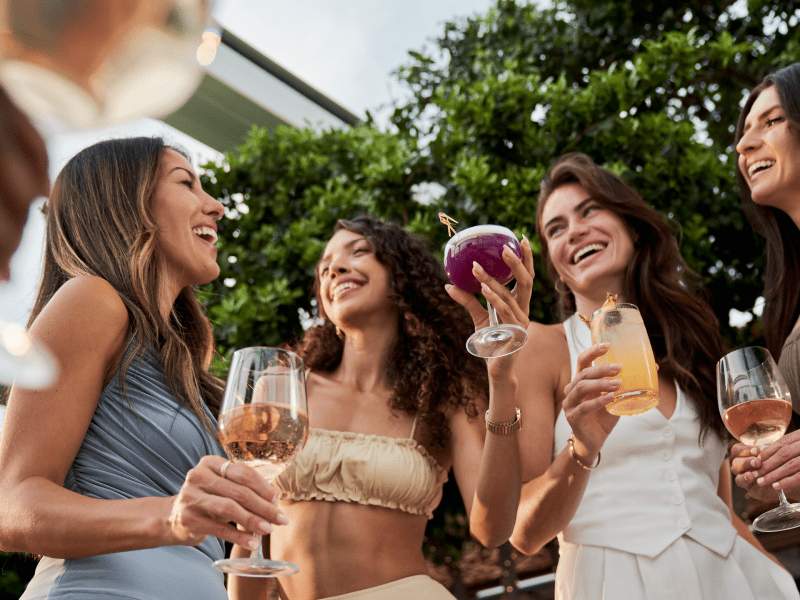 ragazze che escono insieme