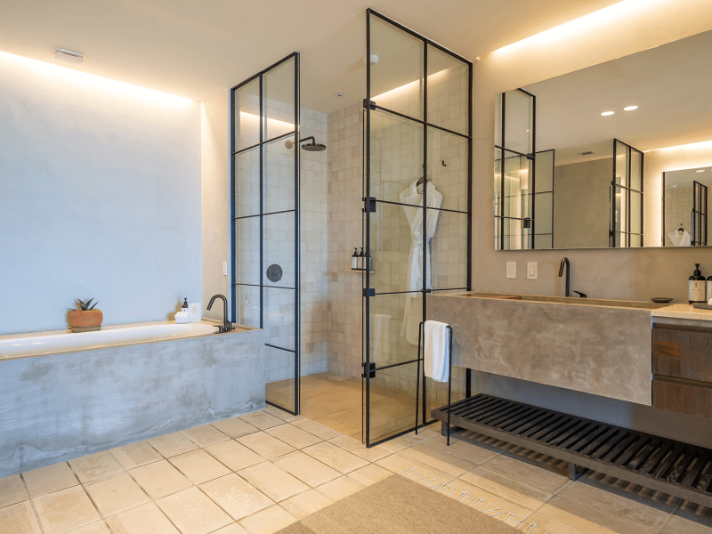 A bathroom with a sink and bathtub