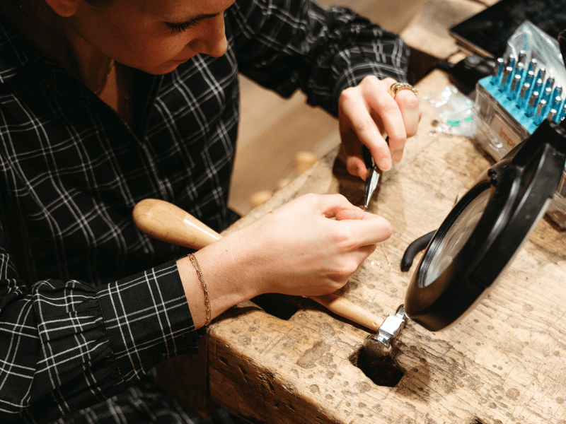 girl making jewelry