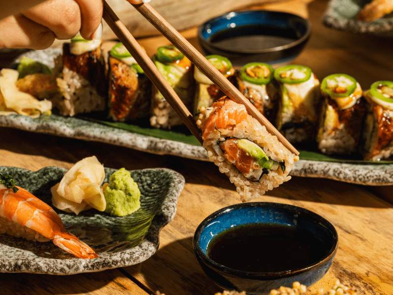 Rolinhos de sushi no Watr