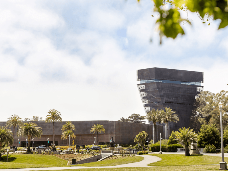 Front of the de Young museum