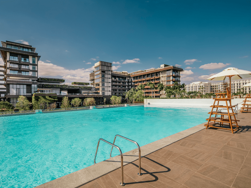 Sky pool at 1 Haitang Bay