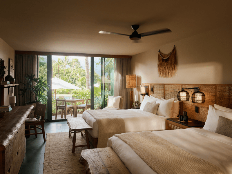 Terrasse avec piscine et 2 lits queen size