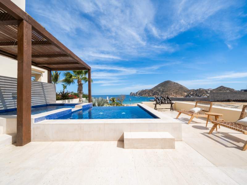 Three Bedroom Oceanview Home with Jacuzzi