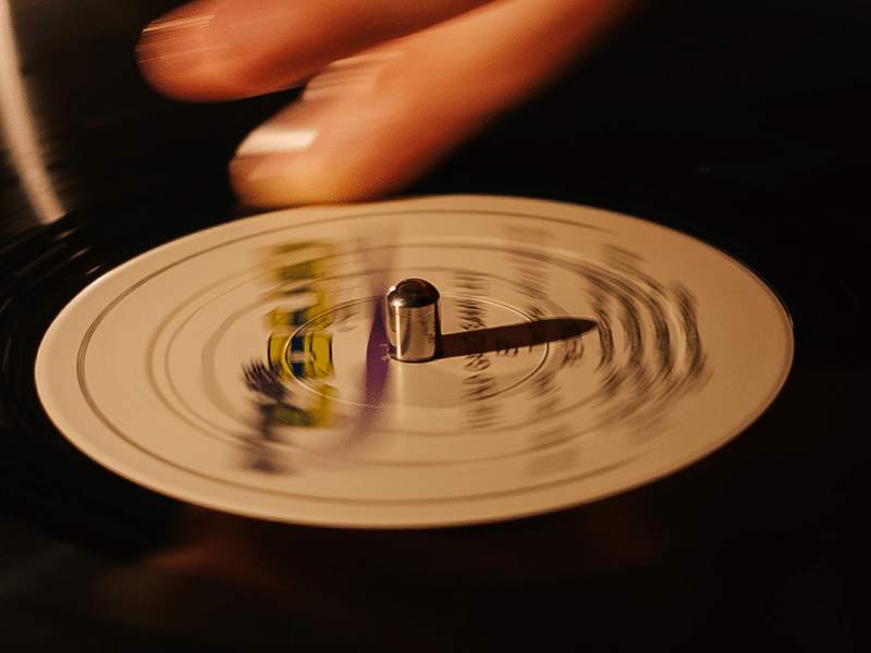 DJ 