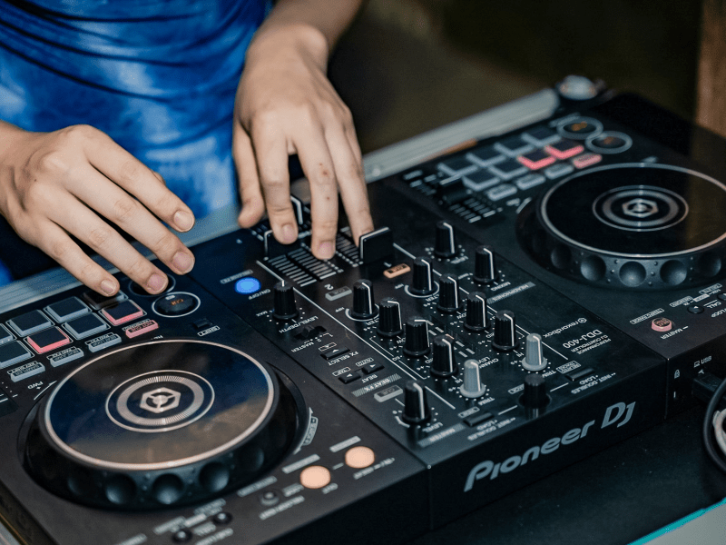 dj