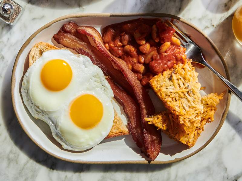 Colazione con il falco pescatore