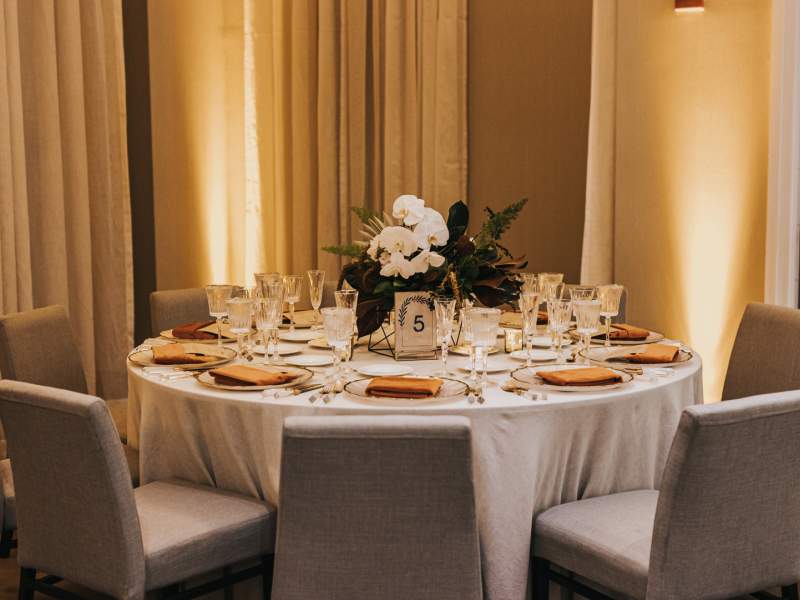 婚礼现场的花式餐桌布置