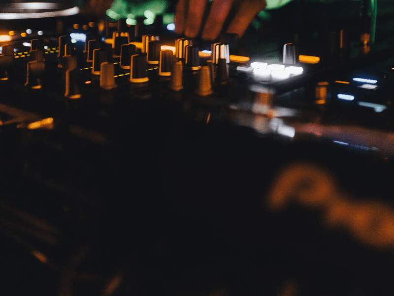 DJ