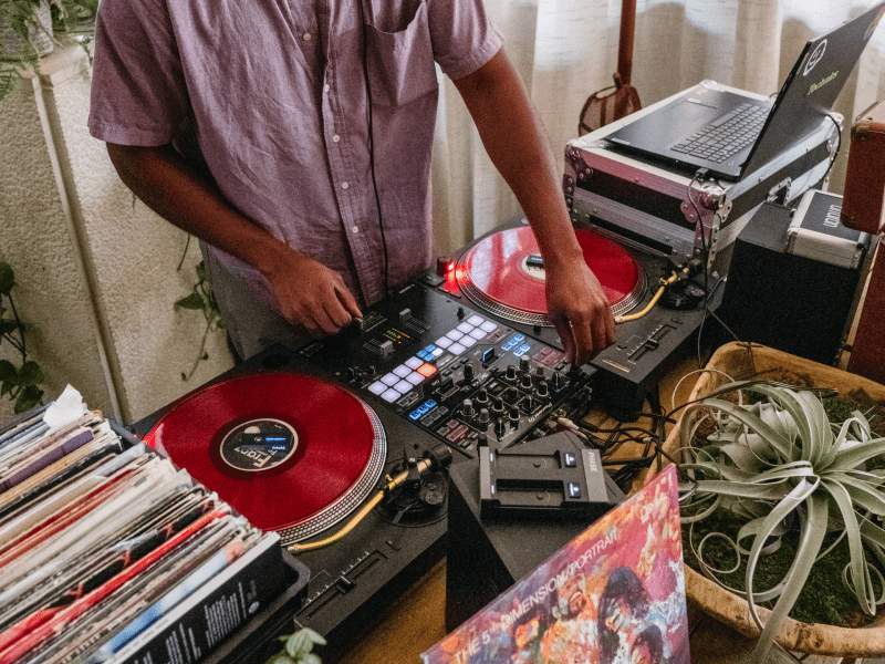 vinyl DJ
