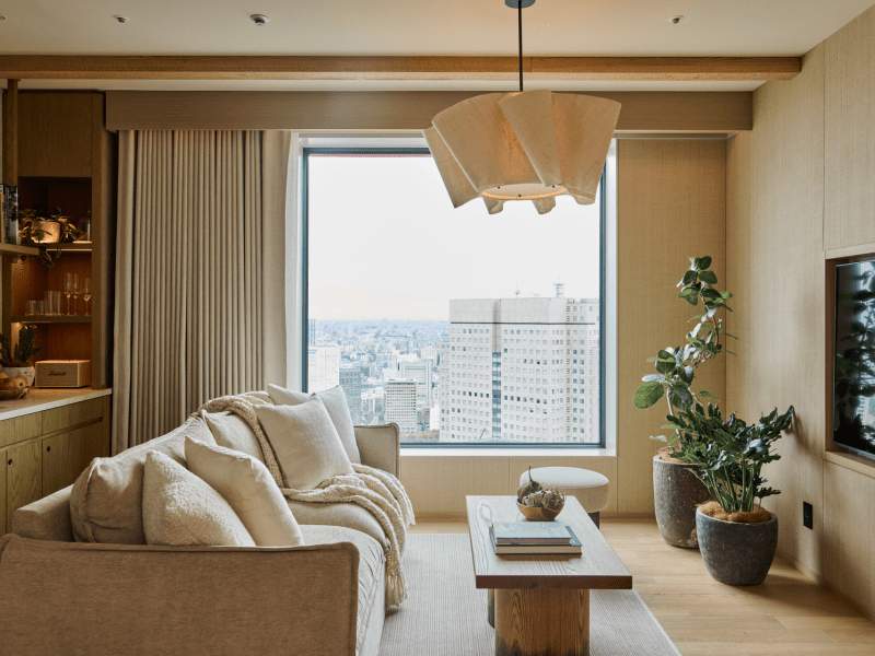 Living room of the Panoramic Park 1 Bedroom Suite