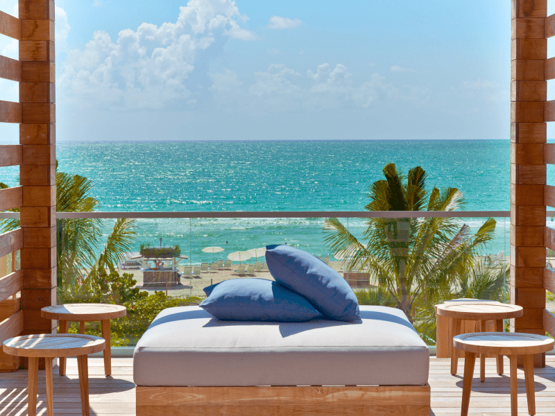 A terrace with a view out to the ocean