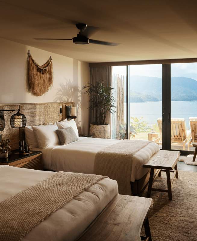 2 camas queen com terraço com vista para o mar