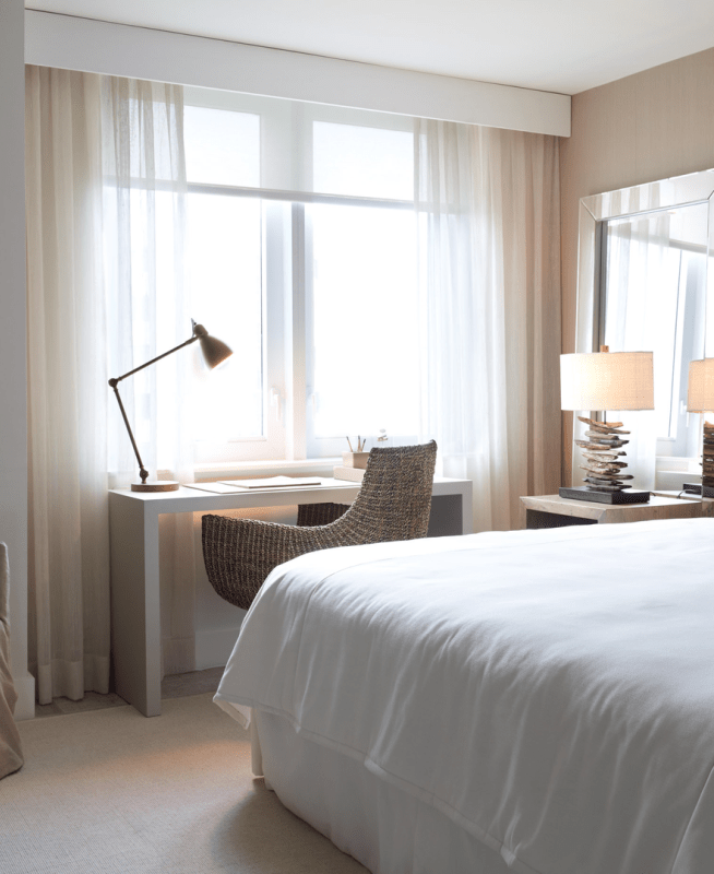 A desk with a lamp in a bedroom