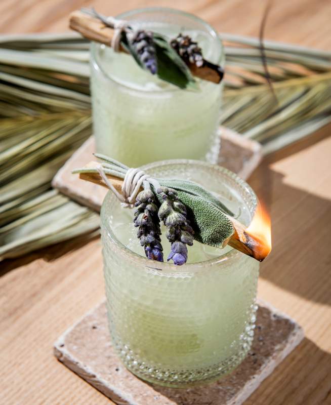 Dos cócteles verdes