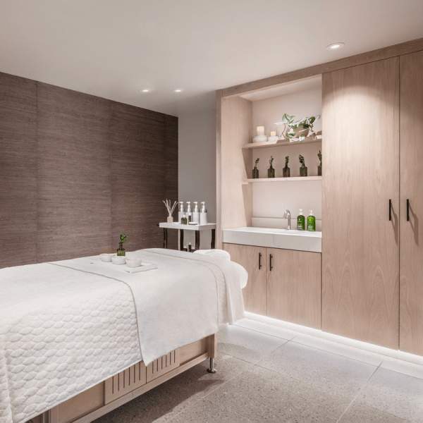 une chambre à un lit