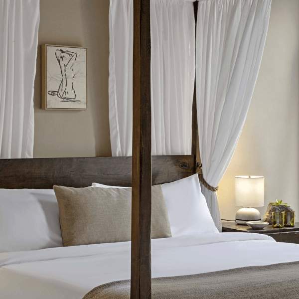 Uma cama feita no 1 Hotel West Hollywood