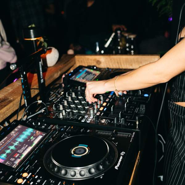 dj at night