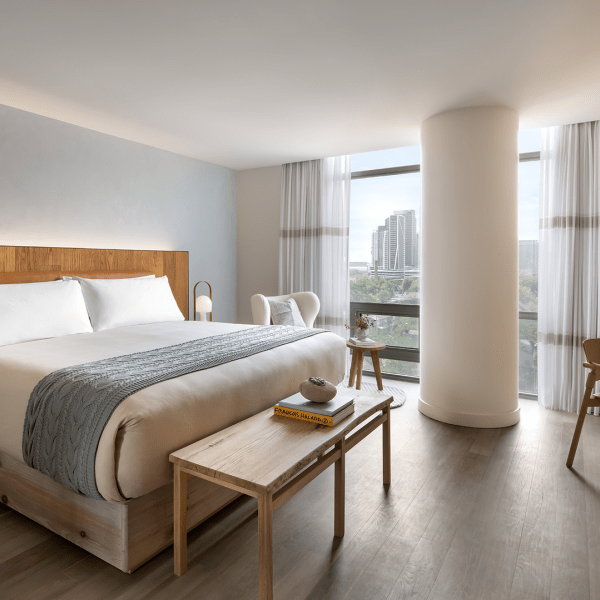 A king size bed with views of the city