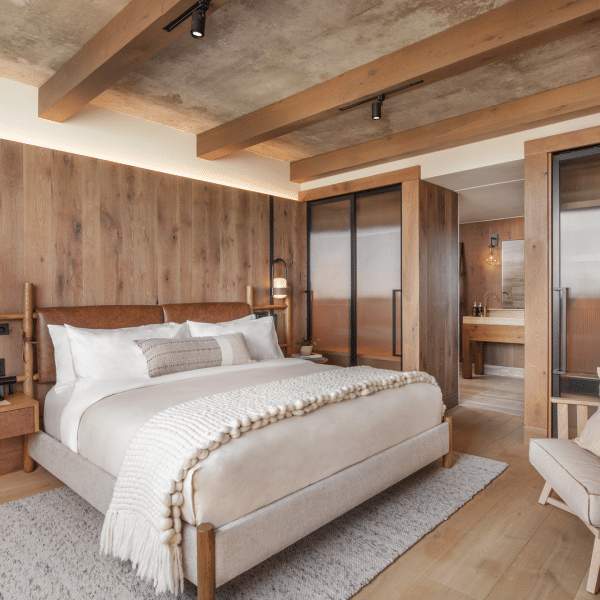 Chambre à coucher avec un lit fait