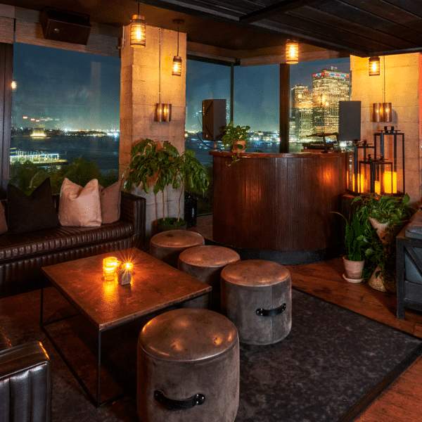 Harriet's Lounge