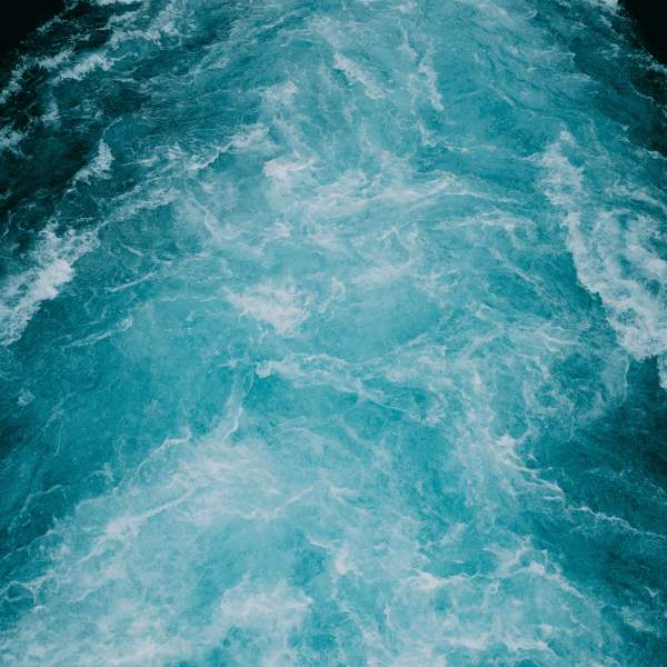 Vand, der strømmer hurtigt