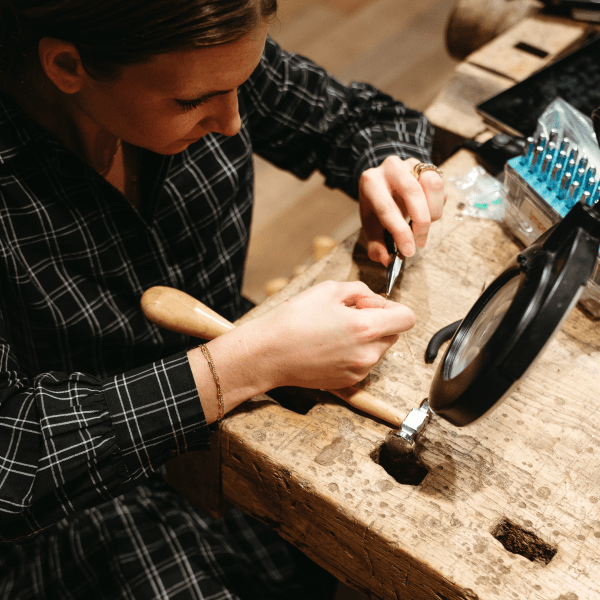 girl making jewelry