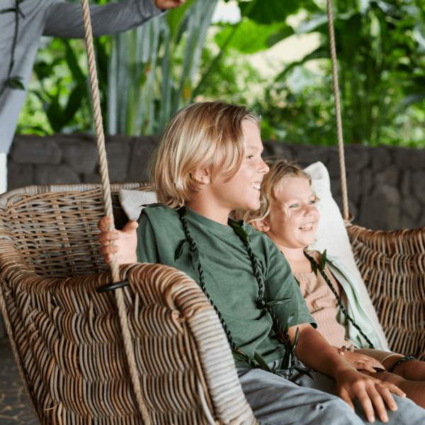 Crianças no baloiço