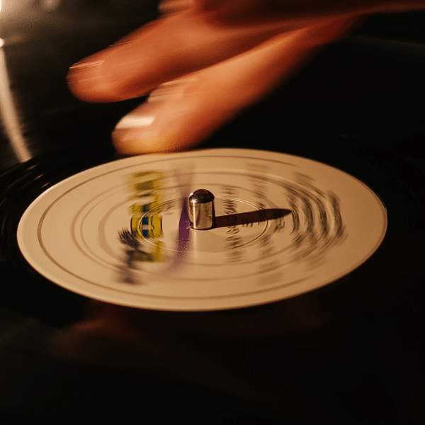 DJ 